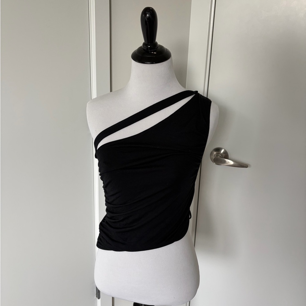 OAK + FORT Black One-Shoulder Crop Top small
